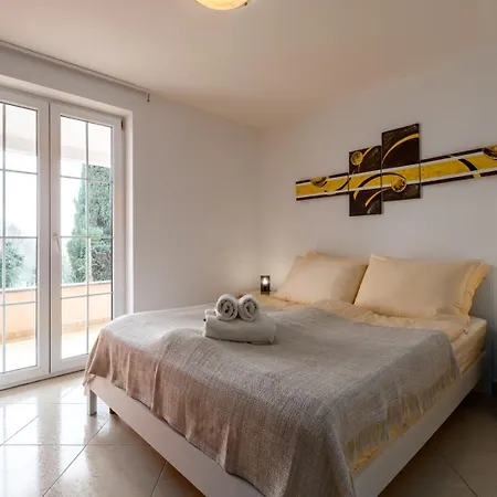 Apartament With Parking Space Rozac, - 27272 Umag